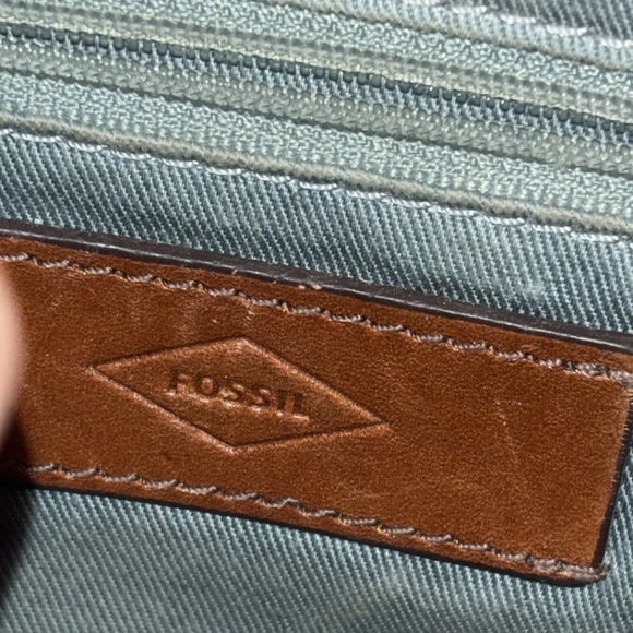 Fossil genuine leather blue crossbody with long adjustable strap - Picture 5 of 7